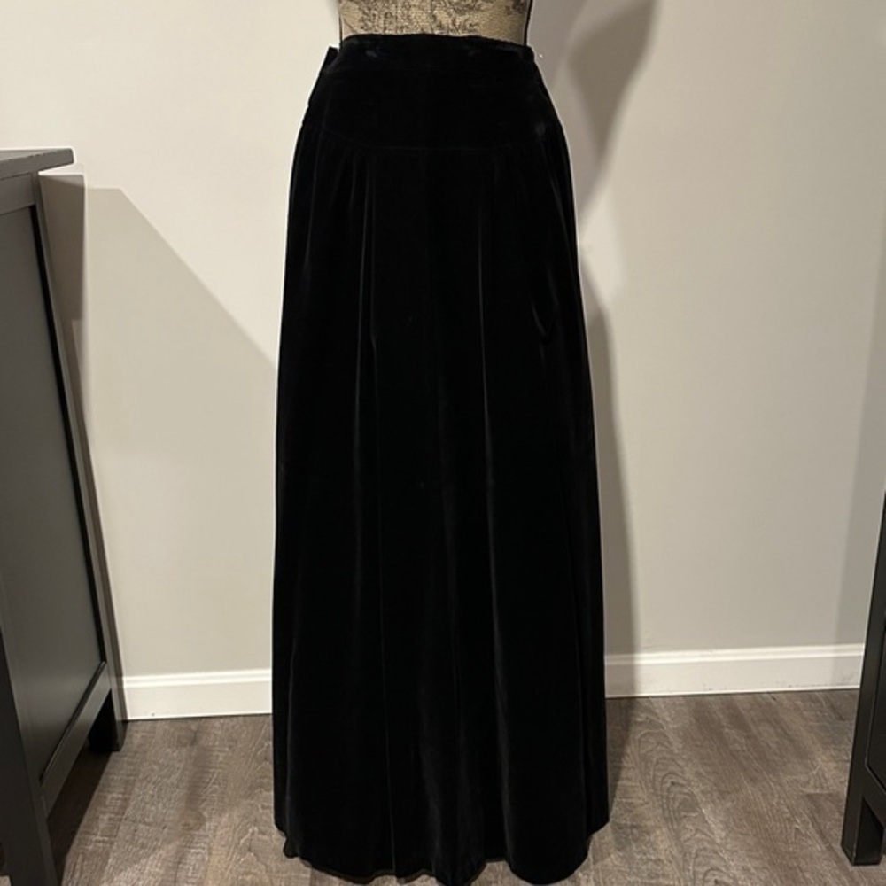 Latch On Vintage Black Velvet Maxi flare Skirt 30”waist Vintage Size 16